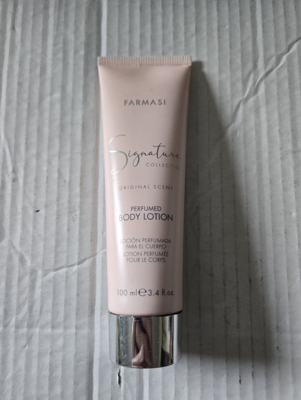 Farmasi Signature Scent Perfumed Body Lotion 100ml/3.4 fl oz